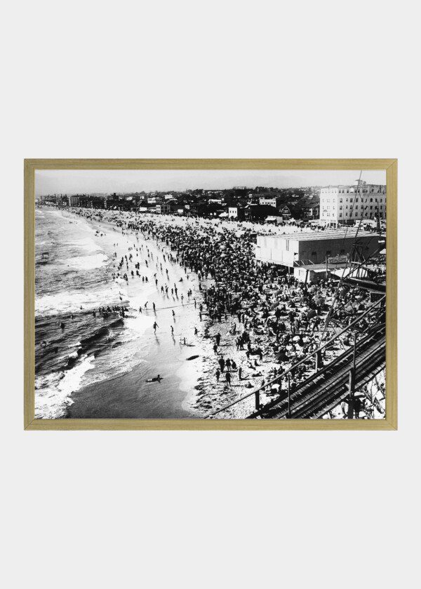 CROWDED BEACH IN NEW JERSEY