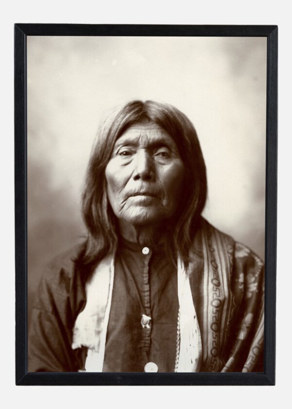 NATIVE-AMERICAN-WOMAN