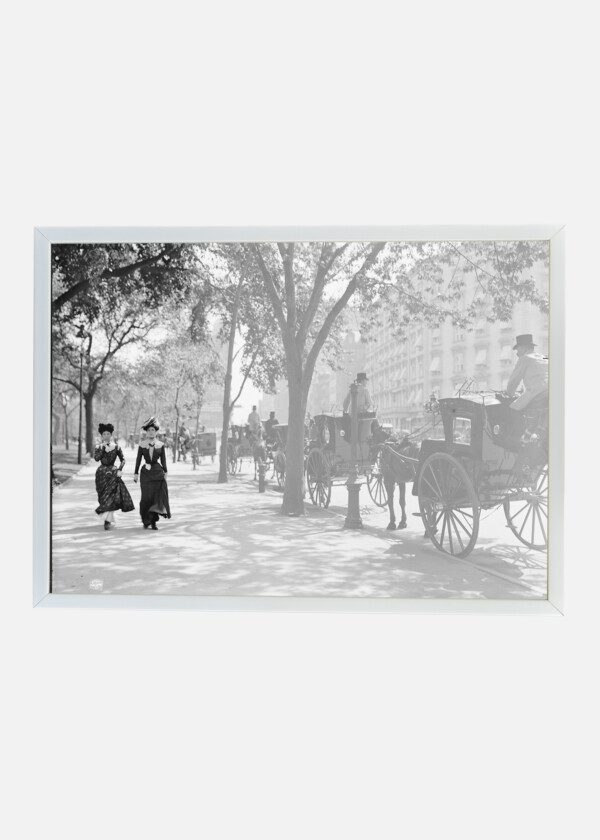 CAB STAND AT MADISON SQUARE, NEW YORK 1900