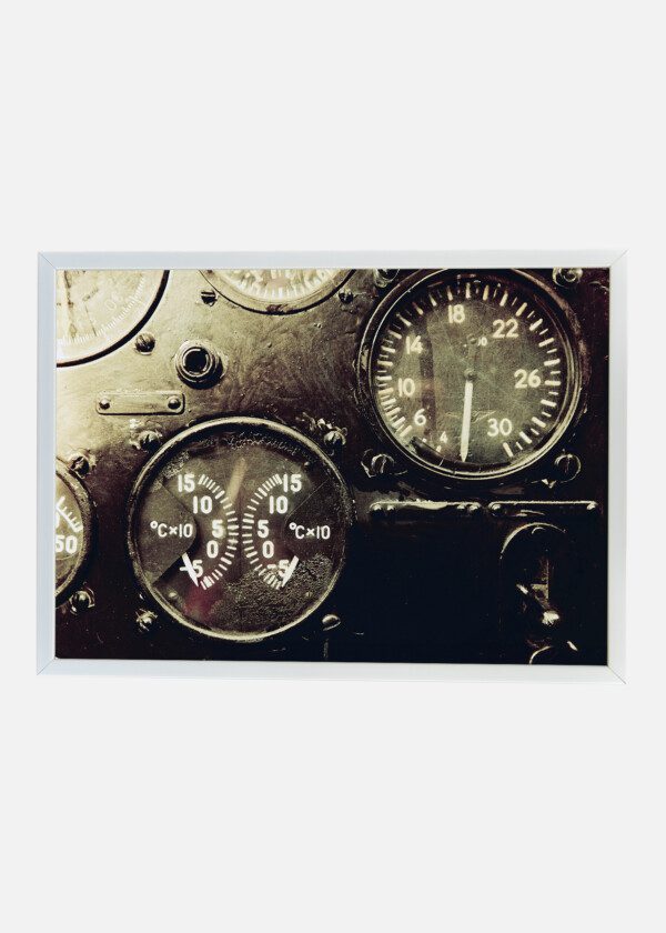 FLIGHT INSTRUMENTS