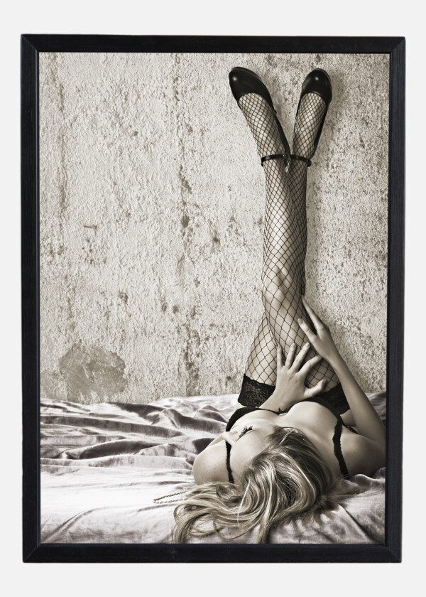 MODEL IN FISHNET STOCKINGS