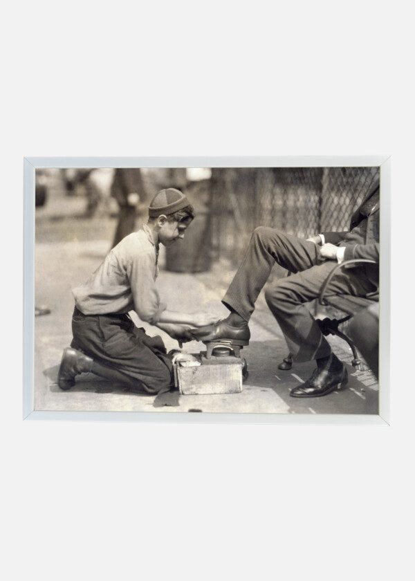 SHOE POLISHER