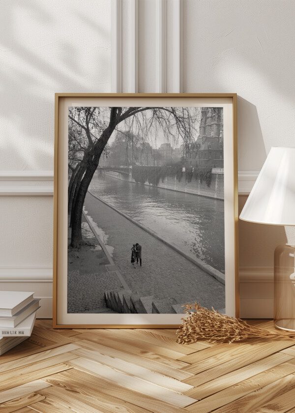 A COUPLE WALKING ALONG THE SEINE RIVER IN PARIS.1940