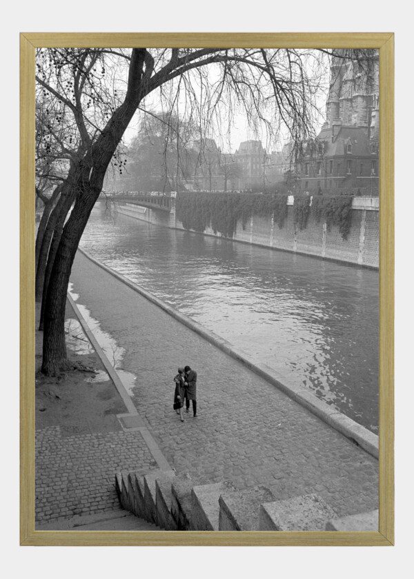 A COUPLE WALKING ALONG THE SEINE RIVER IN PARIS.1940