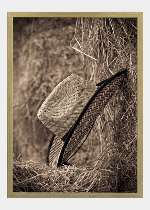 STRAW HAT