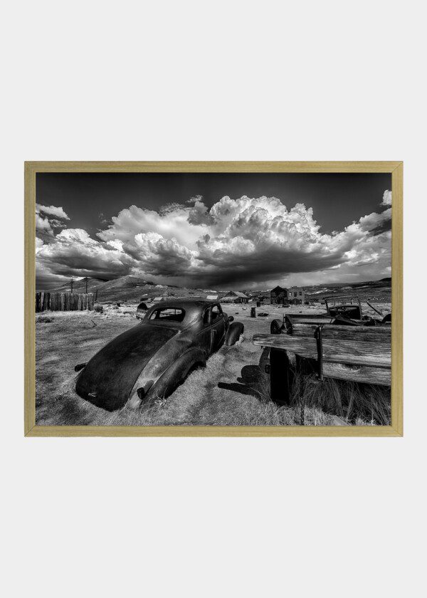 RUSTY CAR IN GHOST TOWN