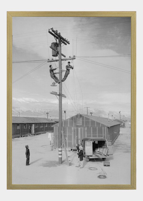 LINE CREW AT WORK IN MANZANAR 1943