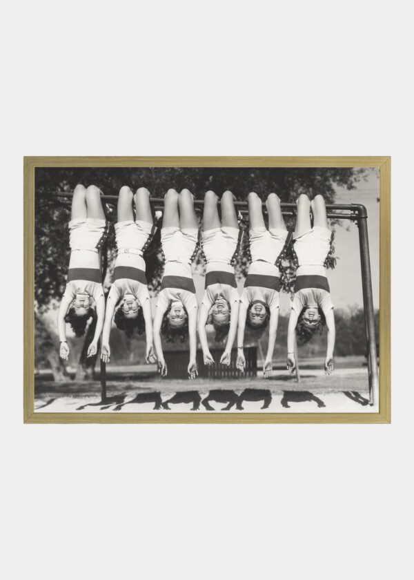 GIRLS HANGING IN THE KNEE WEEK