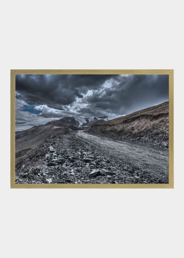 DIRT ROAD IN THE MOUNTAINS
