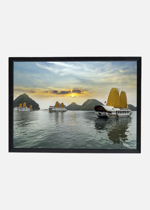 HA LONG BAY. VIETNAM