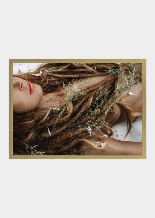 MODELS WITH LONG HAIR