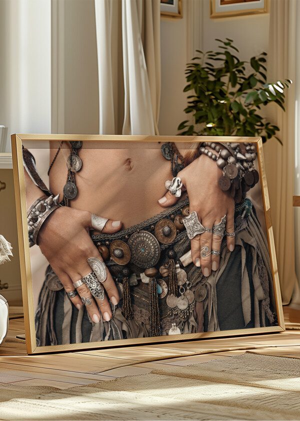 MODEL WITH RINGS ON THE FINGERS