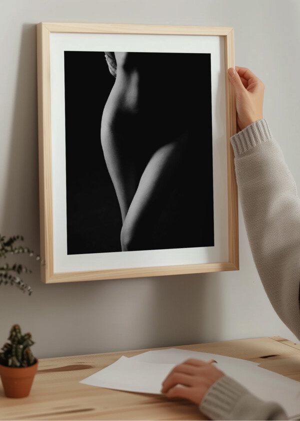 FASHION ART STUDIO PORTRAIT OF AN ELEGANT NUDE LADY