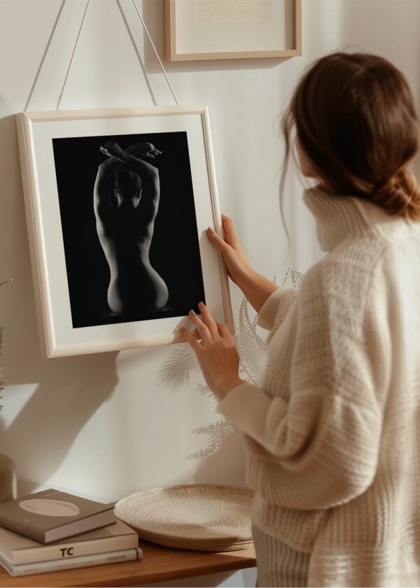 SEXY YOUNG WOMAN ON DARK BACKGROUND