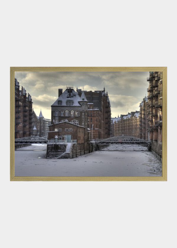 WINTER IN TOWN WITH CANALS