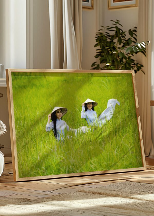 BEAUTIFUL WOMEN IN VIETNAM ON A GREEN FIELD