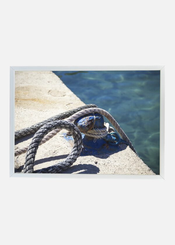 ROPE AROUND BLUE NUT BOLLARD ON QUAY