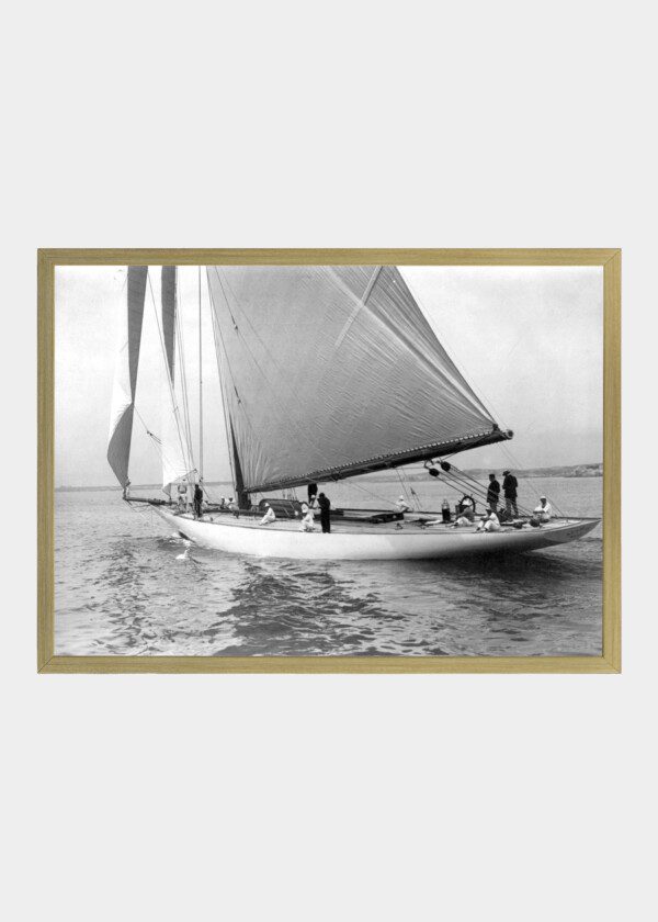 YACHT RESOLUTE
