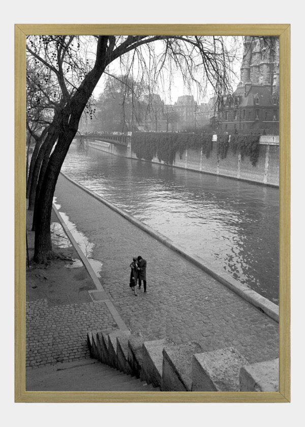 WALK IN PARIS