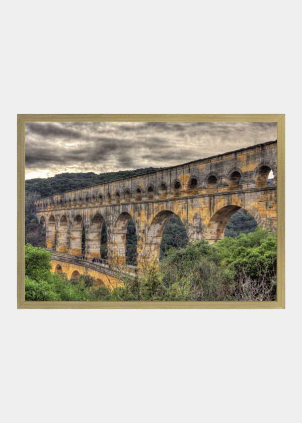 PONT DU GARD, ANCIENT ROMAN AQUEDUCT