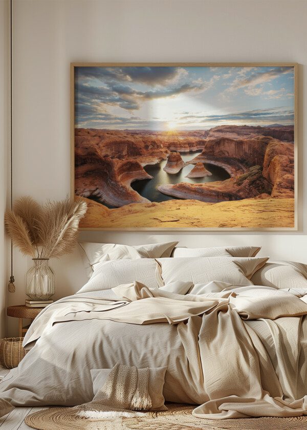 REFLECTION CANYON IN POWELL LAKE, USA