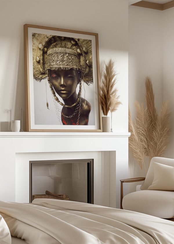 MANNEQUIN IN GOLDEN ROUND HEAD WEAR ON LIGHT BACKGROUND