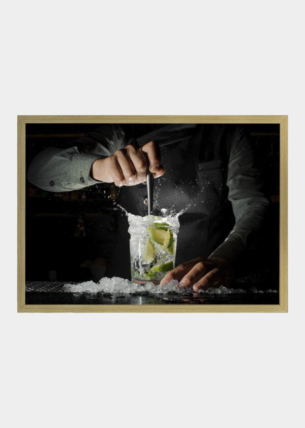BARMAN HAND SQUEEZING FRESH JUICE FROM LIME