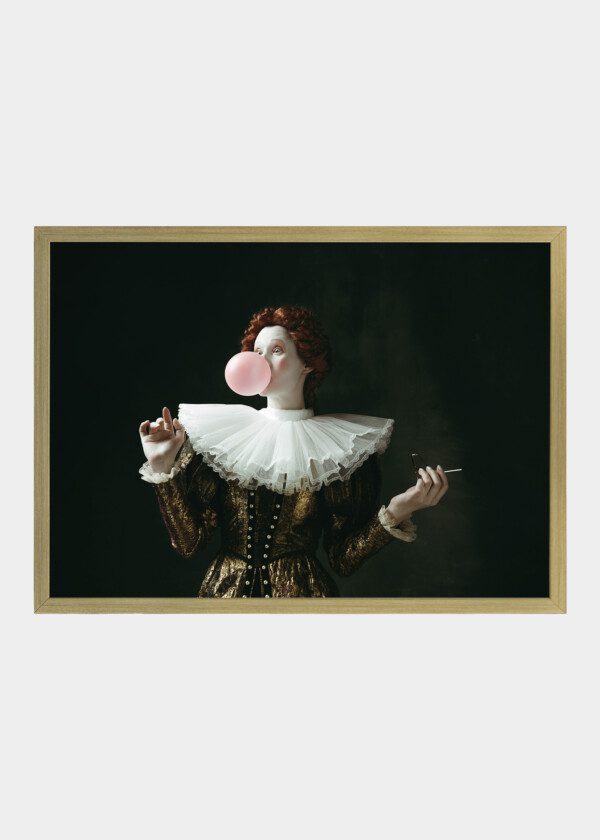 MEDIEVAL REDHEAD YOUNG WOMAN IN GOLDEN VINTAGE CLOTHING