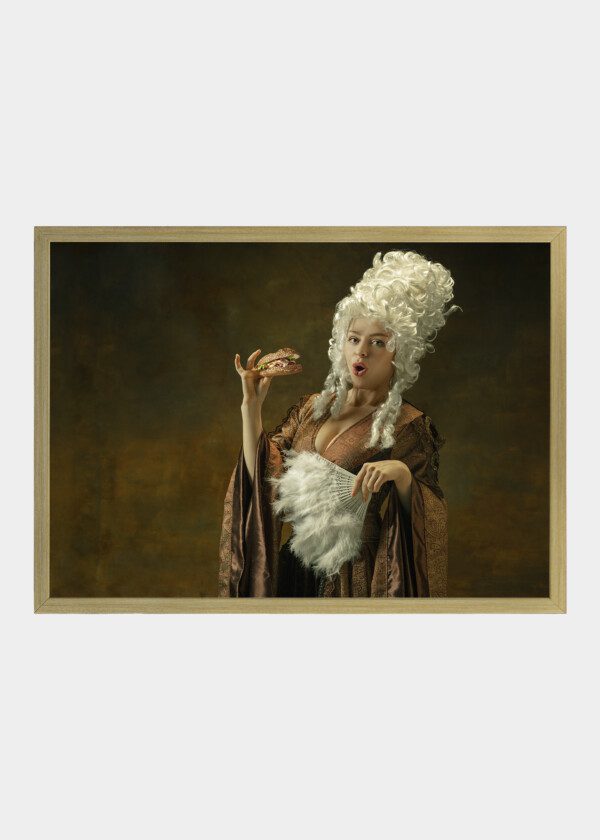 PORTRAIT OF MEDIEVAL YOUNG WOMAN IN BROWN VINTAGE CLOTHING ON DARK BACKGROUND