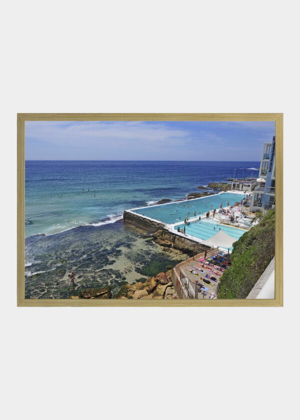 ROCK SWIMMING POOLS OVERLOOKING TASMAN SEA NEAR BONDI, AUSTRALIA
