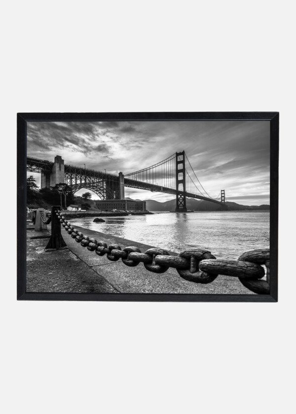 GOLDEN GATE BRIDGE BLACK AND WHITE