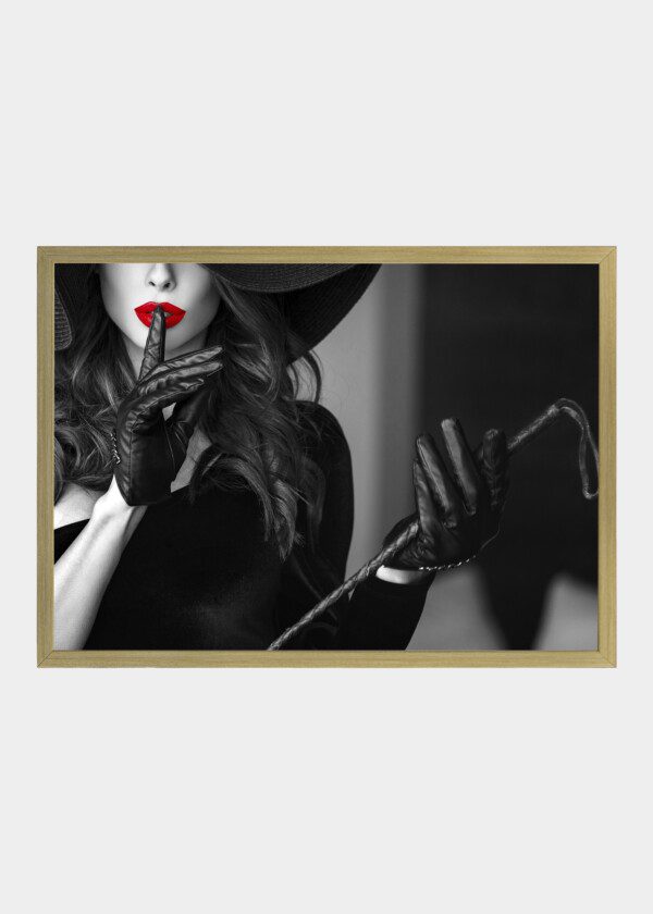 SEXY DOMINANT WOMAN IN HAT AND WHIP SHOWING NO TALK CLOSEUP