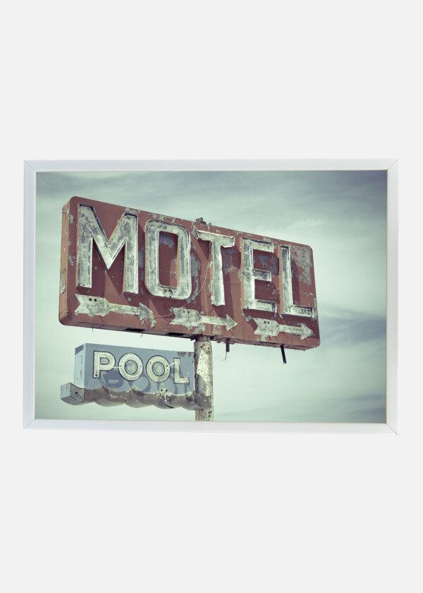 OLD, ABANDONED MOTEL SIGN IN THE DESSERT ON ROUTE 66