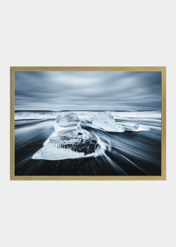 INCREDIBLE PIECE OF THE ICEBERG SPARKLE ON BLACK SAND